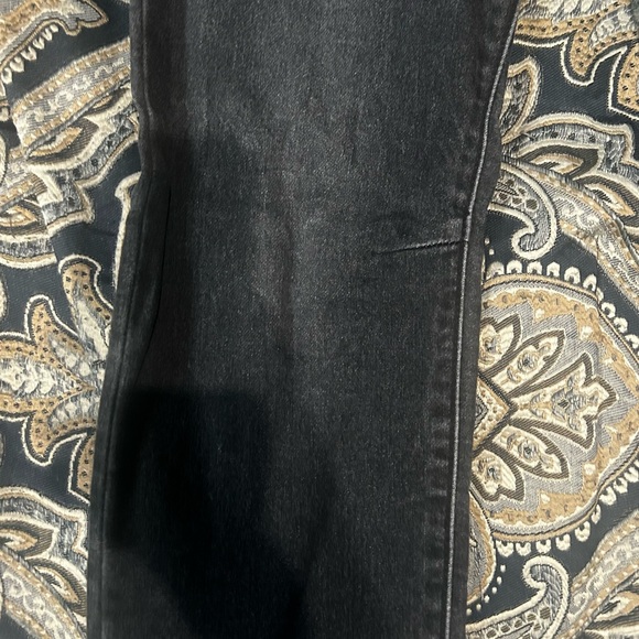 Gap - Picture 3 of 5